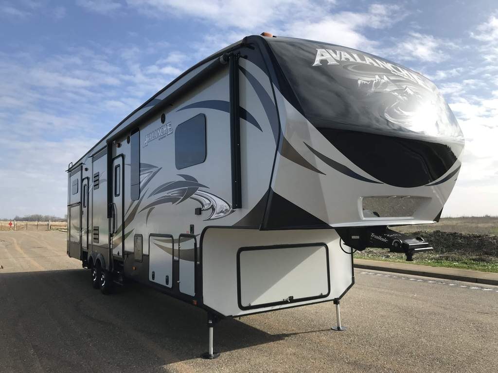 2015 KEYSTONE AVALANCHE 361TG FIFTH WHEEL TRAILER RV "5 SLIDES" 2BED